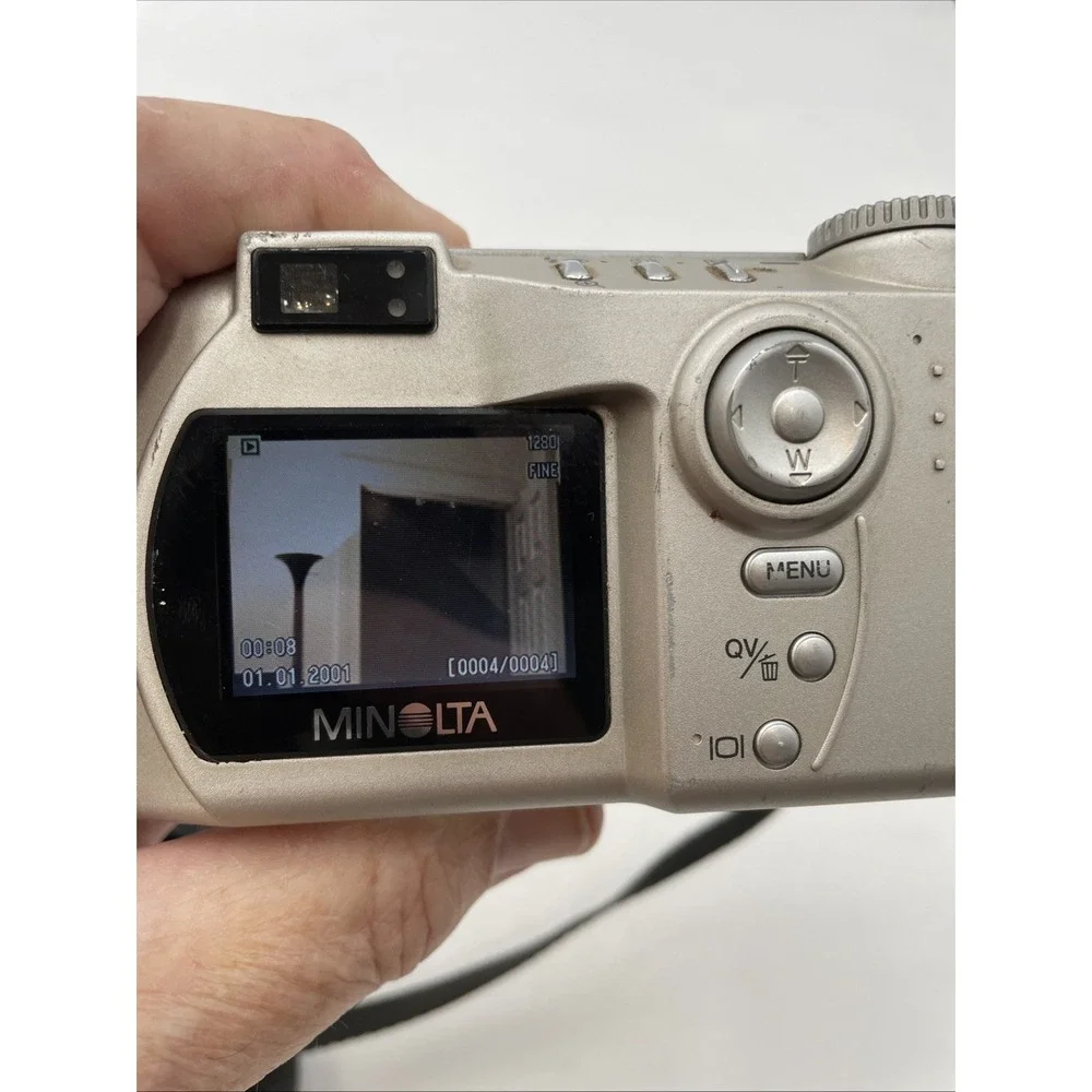 Konica Minolta DiMAGE Xg Digital Camera Silver 5.1-17.1mm Zoom Lens Compact